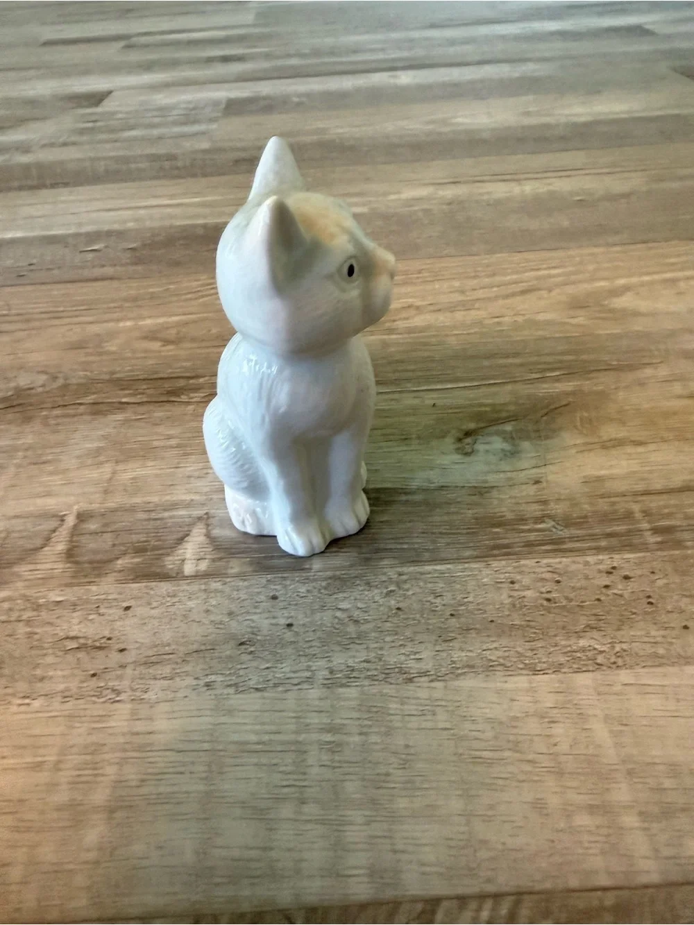 White Ceramic Cat Figurine for Small Pets Decor